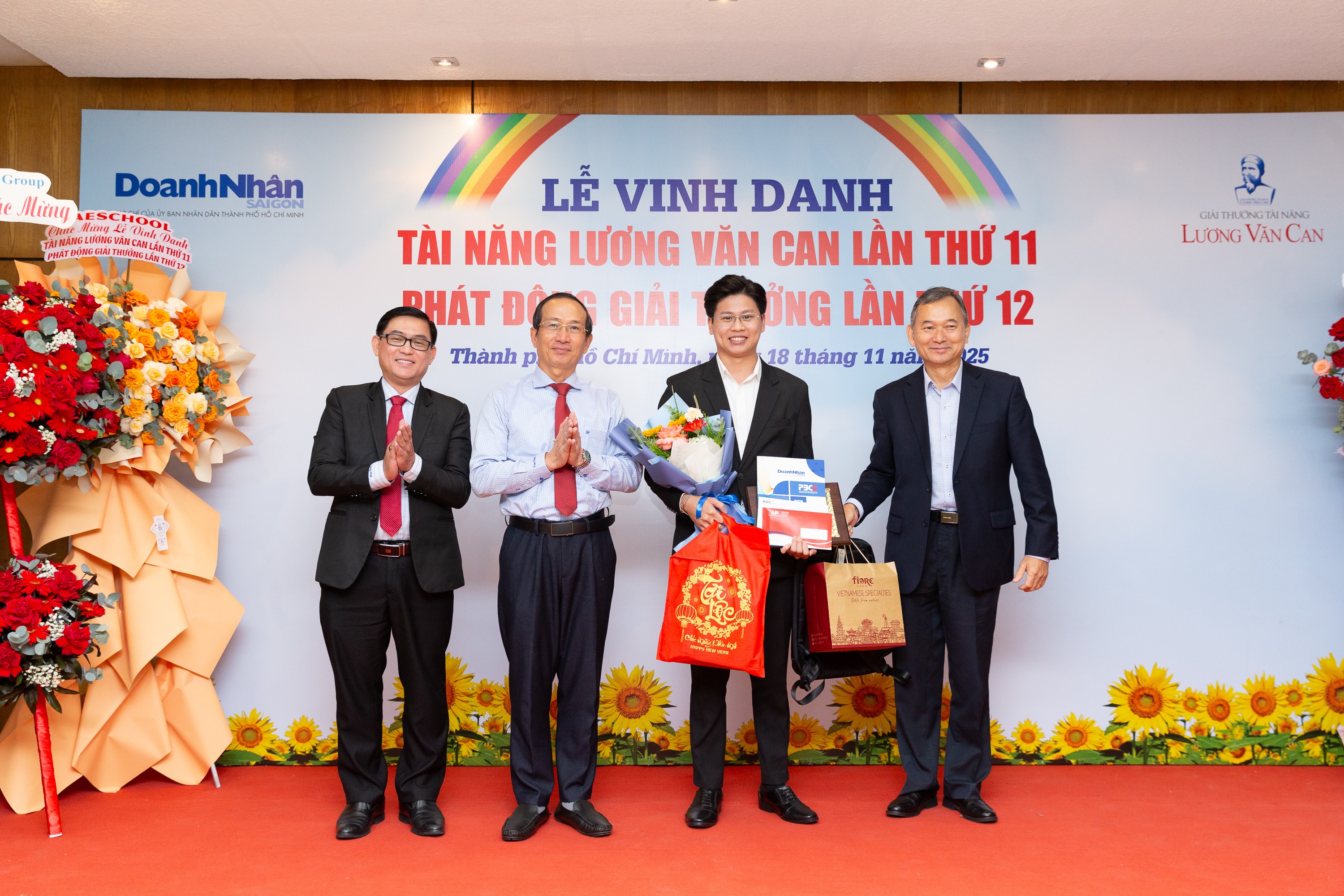 Mr. Ngo Vi Dong, Chairman of HPT, presenting gifts to one of the Luong Van Can Talents